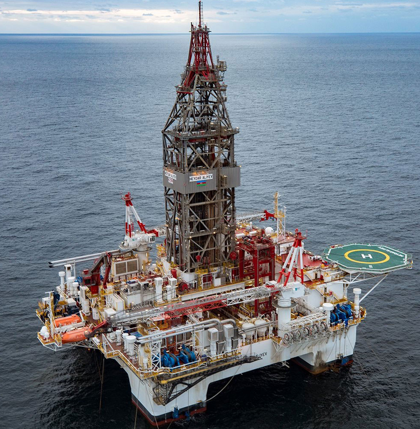 Heydar Aliyev Rig